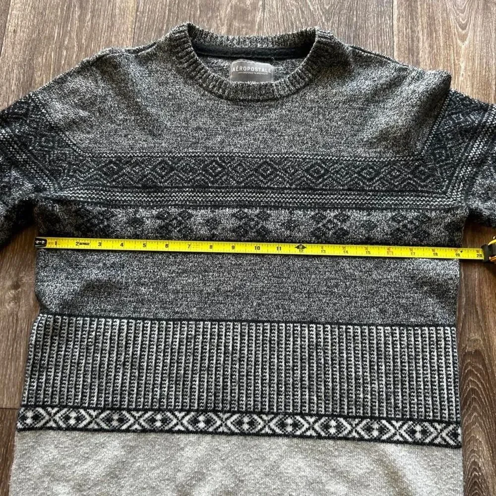 Aeropostale geometric knit
